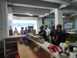 JW Movement for Prabowo-Gibran Konsisten Bagikan Makan Siang dan Susu Gratis Tiap Jumat, Warga: Membantu Rakyat Kecil